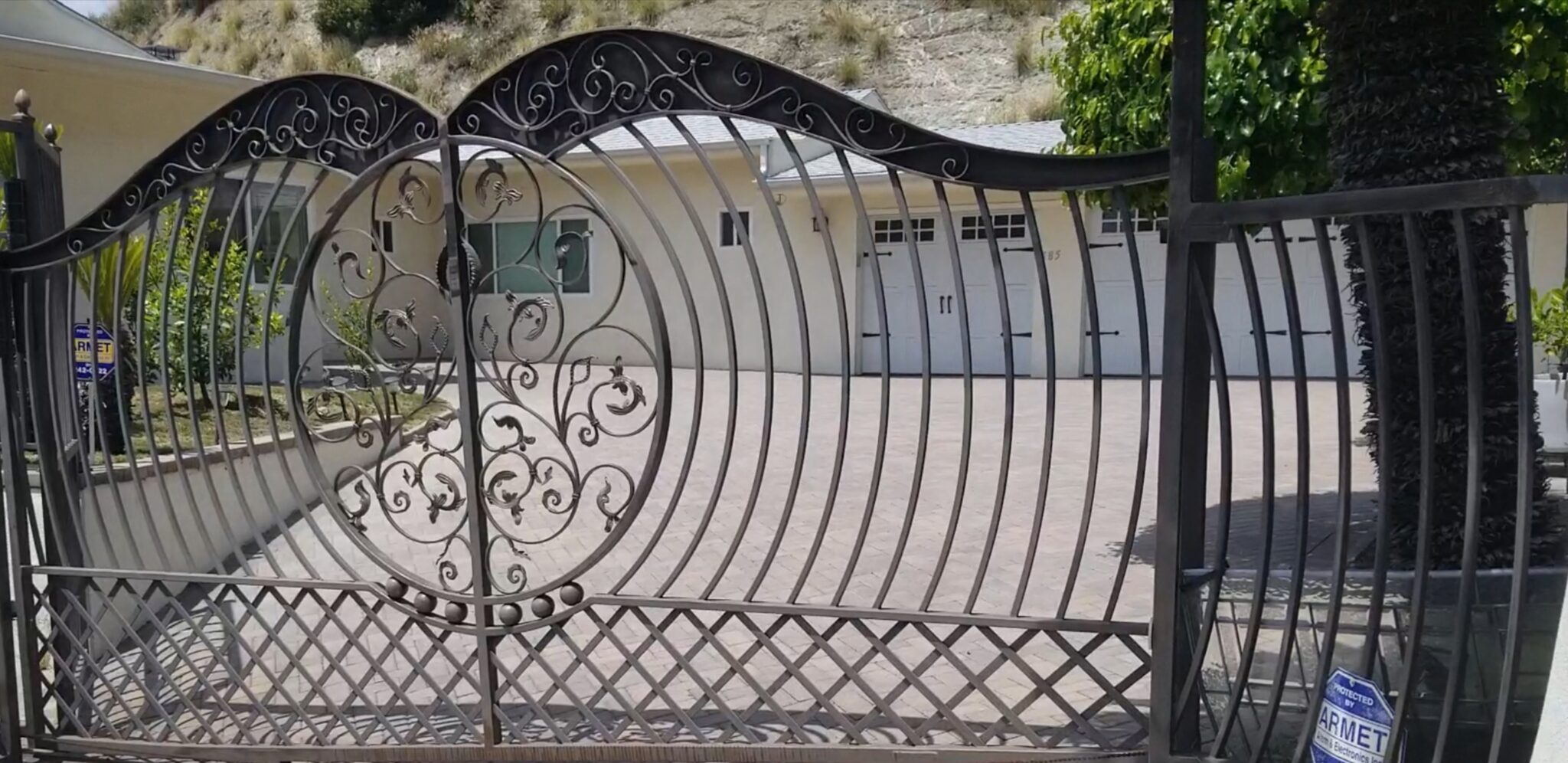 Our gate designs blend well with the elegant look of huge residences, homes, gated communities